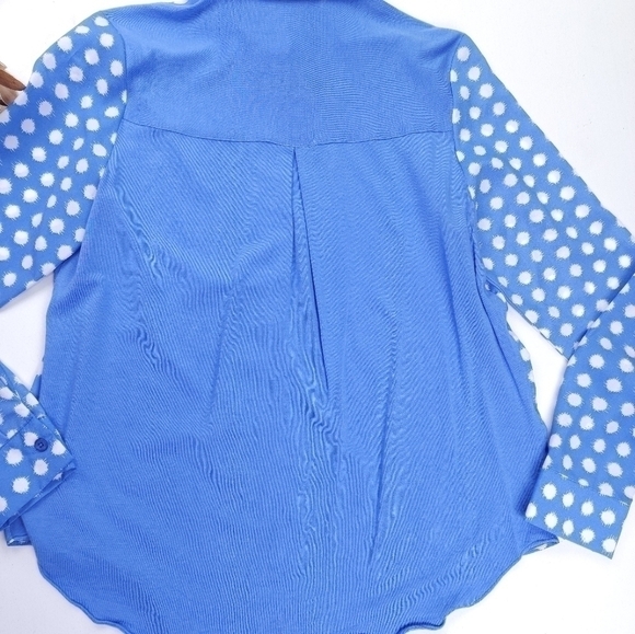 Michael Kors Baby Blue Dotted Button Down Top Sz M - Picture 10 of 12